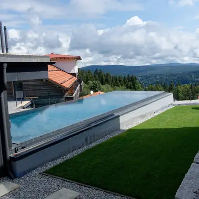 沃尔德克亨德雷索特酒店 (Hunderesort Waldeck) 提供宠物友好型酒店和寄宿服务