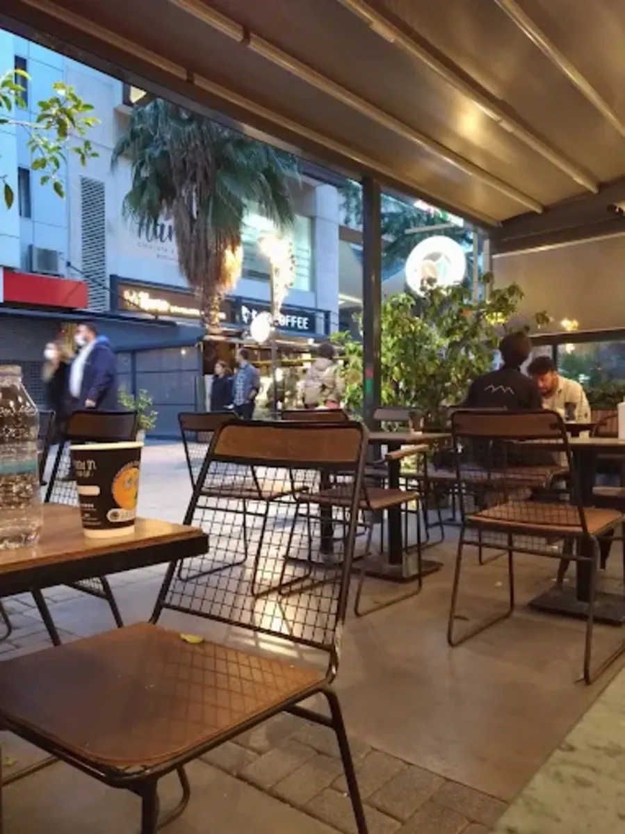 13号咖啡和啤酒吧 - İzmir