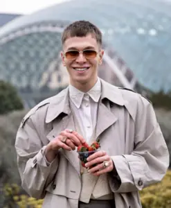 23 yaşında bir genç, bir kedi sahiplenip ona gerçek bir yuva vermek istiyor.